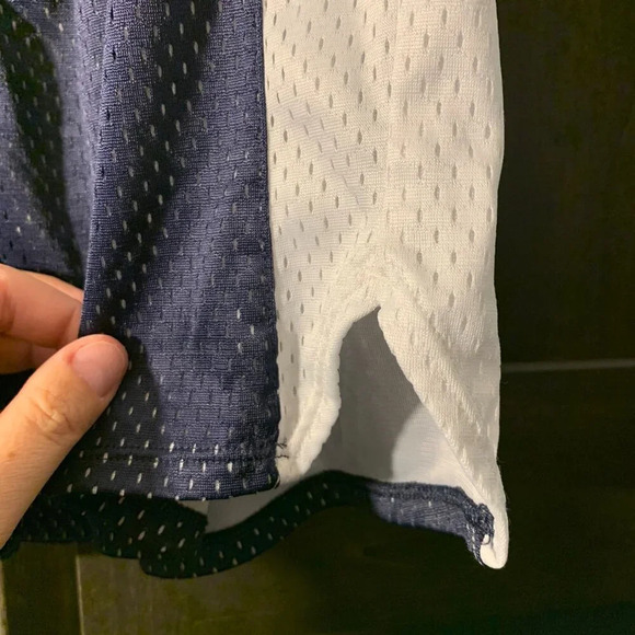 Under Armour loose heat gear shorts - basketball style - Picture 4 of 6